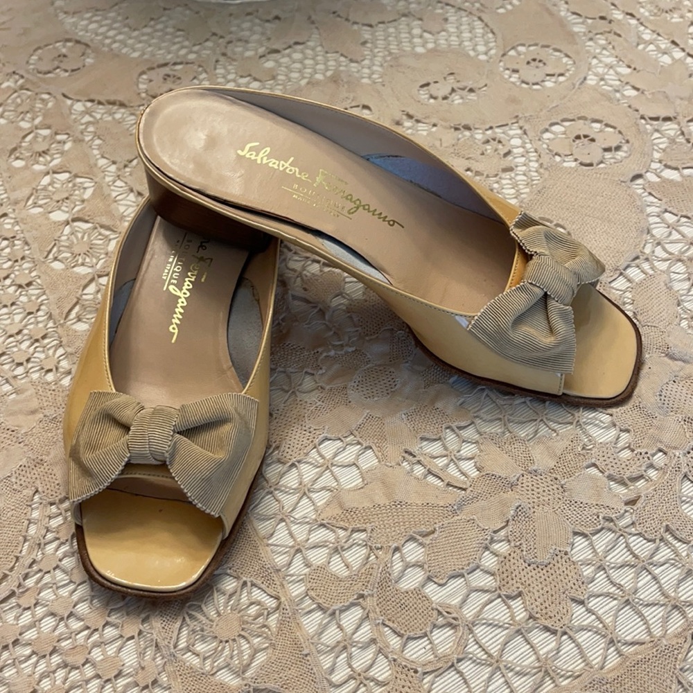 Salvatore Ferragamo low heeled sandals Size 8